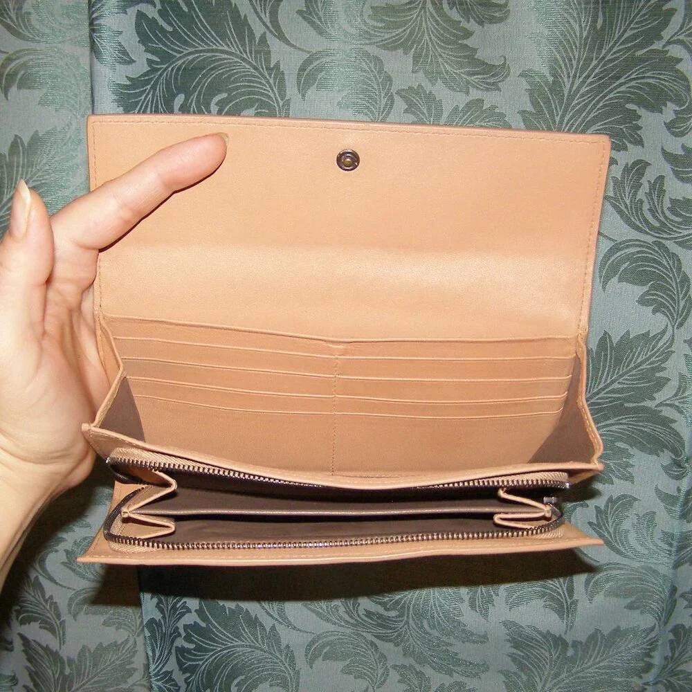 Bottega Veneta Intrecciato Nude/Tan Flap Wallet EUC